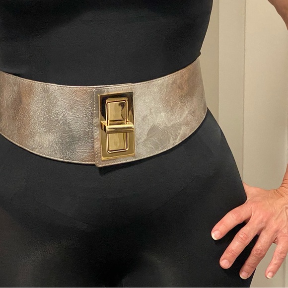 Suzi Roher wide belt with gold clasp - Picture 2 of 3